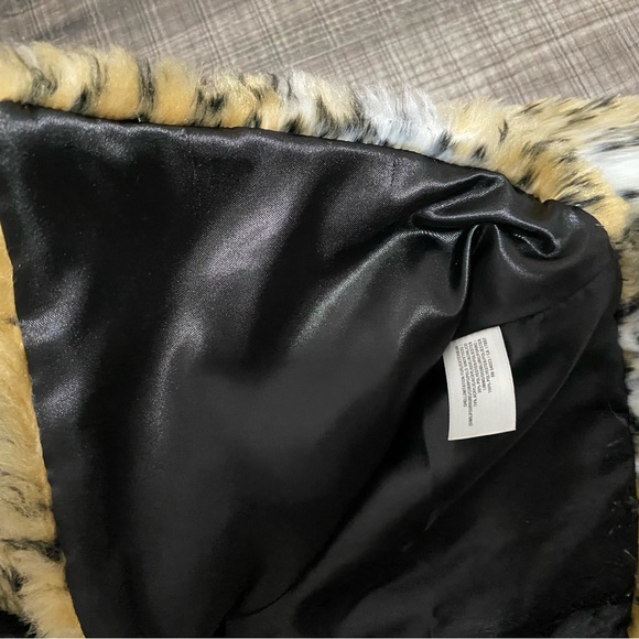 Old Navy Leopard Print Faux Fur Jacket Toddler Girls 5T - Picture 6 of 7